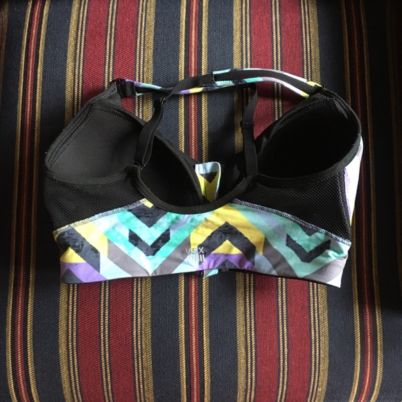 Victoria Secret VSX sports bra 32D - Picture 3 of 4